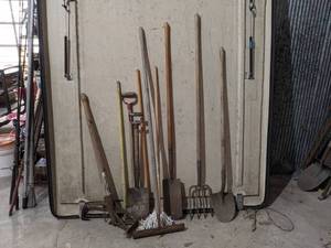 lot 270 image: Lot of Shovels, Pitchfork and More