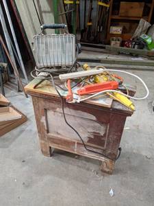lot 286 image: Small Worktable, Halogen Light (Works) and More