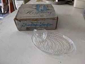 lot 363 image: Vintage Federal Glass Four Piece Snack Set in Crystal Glass - In Original Box