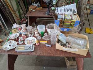 lot 369 image: Lot of Vintage Puzzles, Figurines, Home Dcor and More