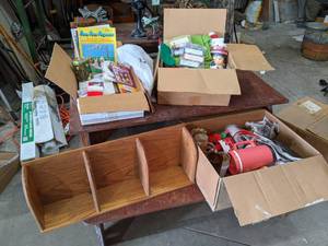 lot 377 image: Lot of Home Dcor, Books, Assorted Holiday Items, and More