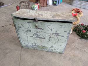 lot 384 image: Vintage Galvanized Box