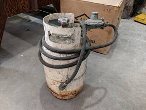 lot 393 image: Propane Tank w Regulator and Hose - Feel about half full