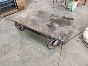 lot 398 image: Rolling Cart w Castor Wheels