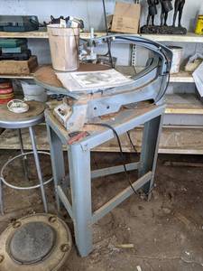 lot 105 image: Delta 18 Scroll Saw on Stand, Includes extra blades and manual