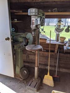 lot 106 image: Duracraft Model 1200 Drill Press - 34HP w 58 Chuck