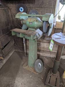 lot 108 image: Black & Decker 12 Pedestal Grinder on Cast Iron Stand - 110V 1HP - Tested and Works