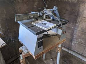lot 110 image: Porter Cable Router and Router Table - Tested and Works