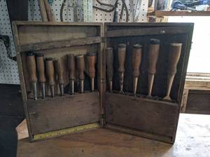 lot 422 image: CE Jennings No. 71 12-Piece Chisel Set in Original Wood Case