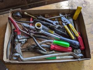 lot 429 image: Lot of Assorted Hand Tools