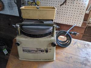 lot 432 image: Makita Electric Sharpener Model 9820-2 - Tested and Works
