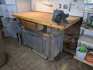 lot 113 image: Heavy Duty Workbench w Adjustable Lamp -  Top is 2 Thick
