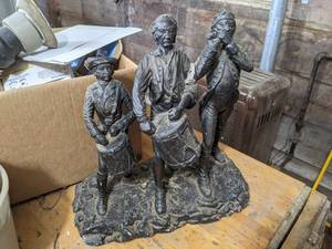 lot 443 image: US Colonial Soldiers Statue - Has been repaired - See pictures for more details.