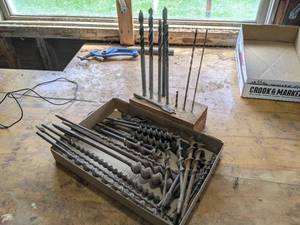 lot 448 image: Box of Spiral Drill Bits and Long Brad Point Bits in Block