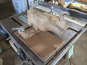 lot 449 image: Heavy Duty Clamping Jig for the Delta 10 Table Saw