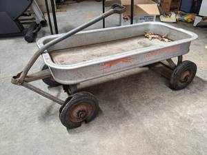 lot 483 image: Vintage Aluminum Greyhound Wagon