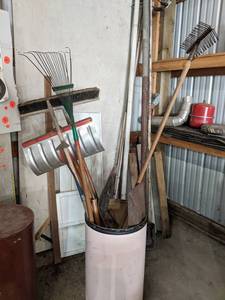 lot 493 image: Barrel full of Rakes, Shovels, Broom and More