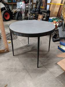 lot 535 image: Round Folding Card Table