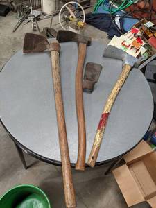 lot 540 image: Lot of 3 Axes