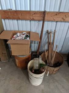 lot 543 image: Large Lot of Vintage Bottles, Apple Basket and More