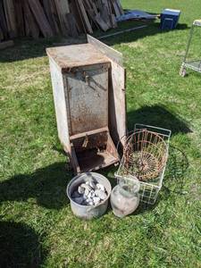 lot 564 image: Feeder, Egg Basket, Plexiglass Sheets and More
