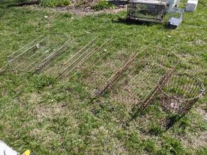 lot 575 image: (4) Rectangle Wire Baskets and Vintage Egg Baskets