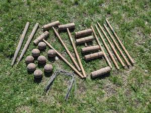 lot 585 image: Vintage Croquet Set w Wood Balls