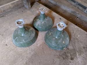 lot 586 image: Lot of 3 Vintage Enamel Green Industrial Lights