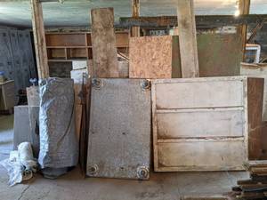lot 593 image: Large Lot w Tarp, Metal Stand and Lumber