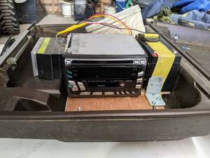lot 624 image: Game Caller - Portable Radio with Battery and a Speaker