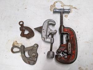 lot 638 image: Ridgid Pipe Cutters - No. 20 & No. 42 and Klein Wire Puller