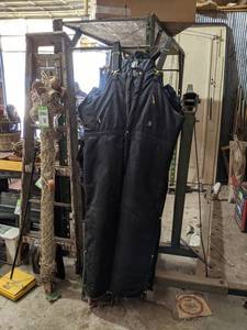 lot 648 image: Black Carhartt Bib Overalls -