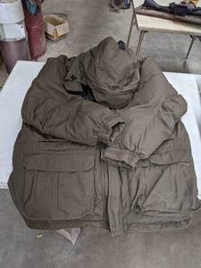 lot 659 image: Cabelas Goose Down Coat - Size 2XLT