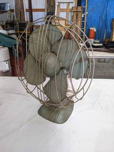 lot 669 image: Small Dominion Desk Fan - WORKS