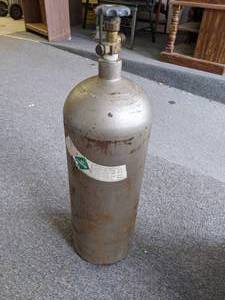 lot 15 image: Carbon Dioxide CO2 Cylinder - Has CO2, not sure on quantity - NO SHIPPING