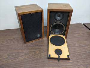 lot 92 image: (2) dlk Model 12 8 ohm Bookshelf Speakers
