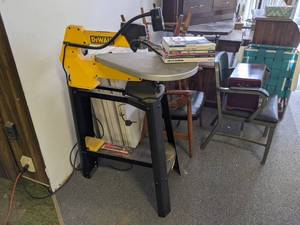 lot 14 image: DeWalt DW788 Scroll Saw w Stand and More - Very little use