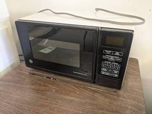 lot 109 image: GE Microwave