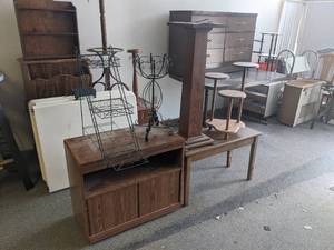 lot 133 image: Furniture Lot - 6 Pieces