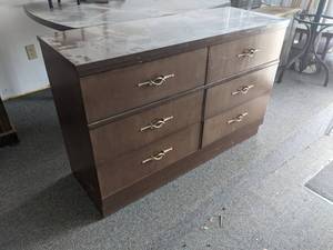 lot 134 image: Mid-Century Modern 6-Drawer Dresser