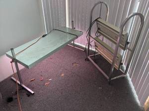 lot 137 image: (2) Grow Lights