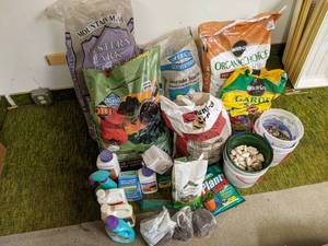lot 148 image: Large Lot of Gardening Supplies - Rock, Mulch, Chemicals and More