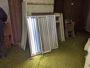 lot 166 image: Lot of 3 Grow Lights