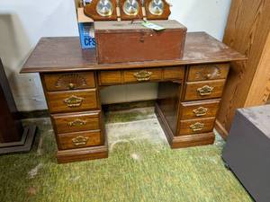 lot 186 image: Wood Desk