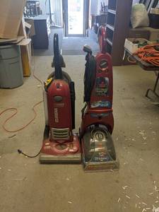 lot 193 image: Bissell 12A PROHeat Shampooer  Eureka Boss Smart Vac