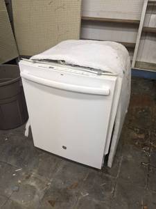 lot 199 image: GE Dishwasher - Removed in Working Condition