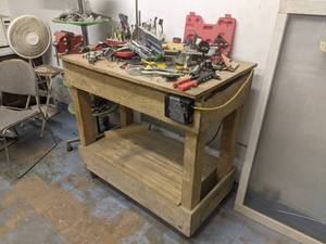 lot 203 image: Rolling Work Table w Vice