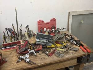 lot 204 image: Contents of worktable - Hand Tools and More