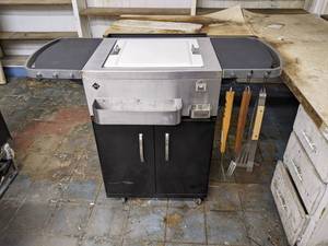 lot 234 image: Grilling  Barbecue Workstation