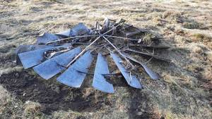 lot 236 image: Windmill Fins